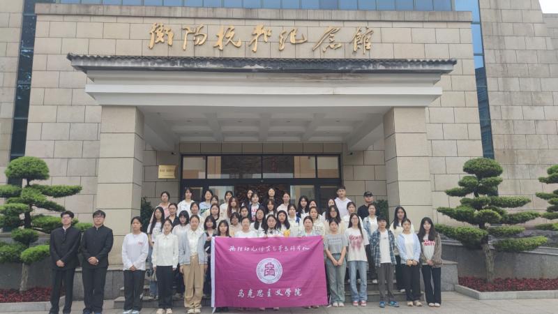 與祖國(guó)共奮進(jìn) 用青春譜和諧 —— 我校開(kāi)展“五四青年節(jié)”移動(dòng)思政課