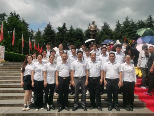 機(jī)關(guān)第一、五黨支部和教輔機(jī)構(gòu)支部赴韶山開展主題黨日活動(dòng)