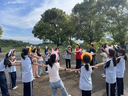 我校小教系師生志愿者為留守兒童打造精彩課堂！