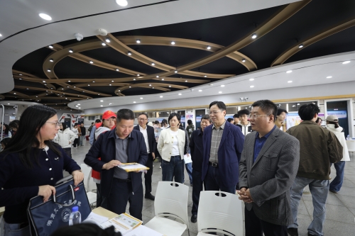 職贏未來(lái) 藝路同行 ——我校舉辦2024年音樂(lè)、舞蹈和服裝專業(yè)專場(chǎng)招聘會(huì)