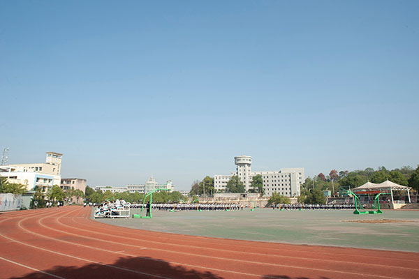 運(yùn)動(dòng)場(chǎng)