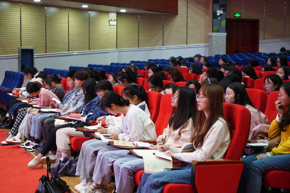 衡陽幼高專舉行2021年度業(yè)余黨校第一期培訓(xùn)班開班典禮暨首場培訓(xùn)課 衡陽幼高專舉行2021年度業(yè)余黨校第一期培訓(xùn)班開班典禮暨首場培訓(xùn)課