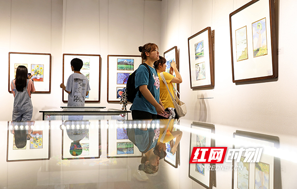 【紅網(wǎng)】“藝心向黨，逐夢(mèng)向上” 衡陽(yáng)幼高專舉辦美術(shù)作品展