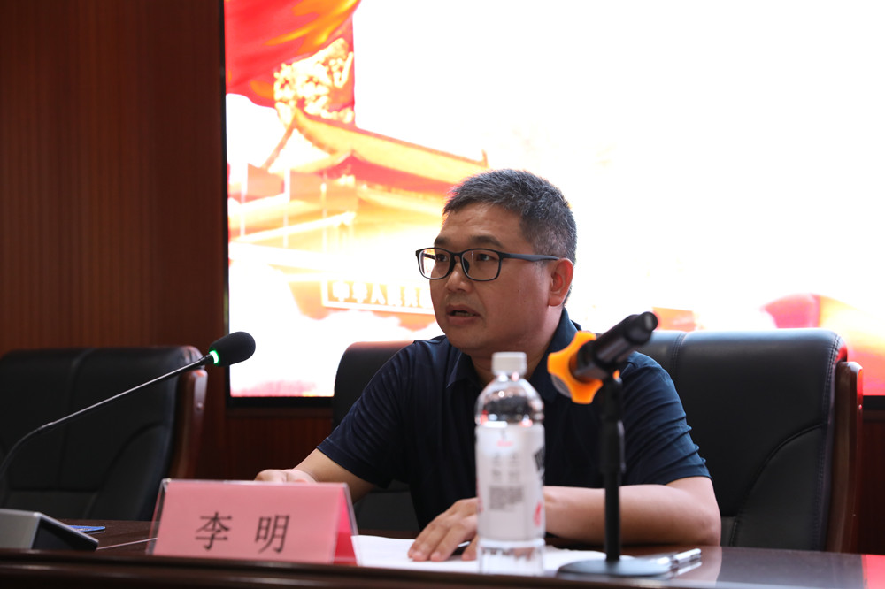 南華大學(xué)李明來(lái)我校宣講丁德馨教授先進(jìn)事跡