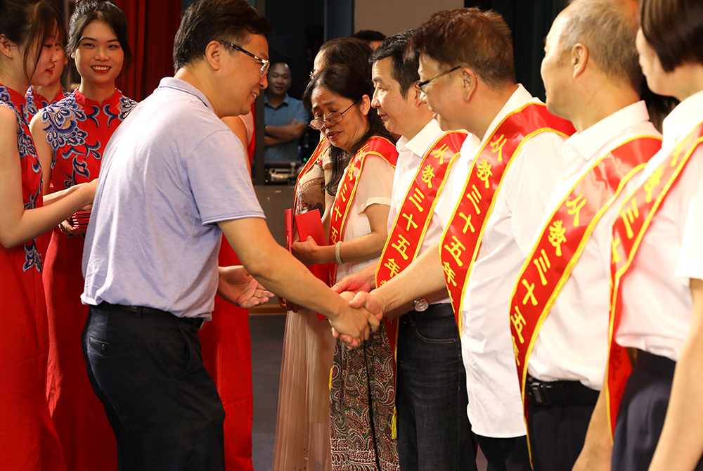 衡陽幼高專舉行慶祝第37個(gè)教師節(jié)表彰大會(huì)