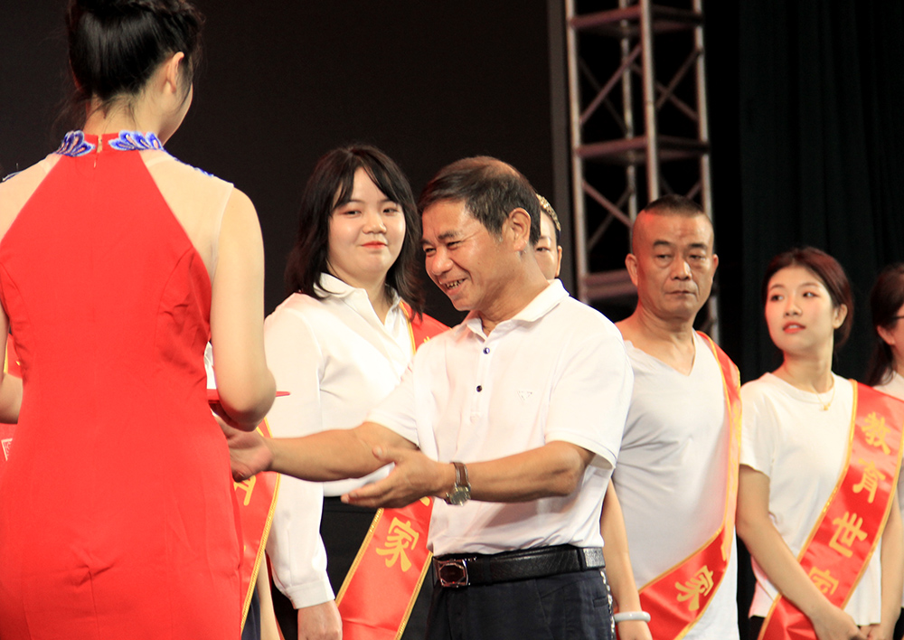 衡陽幼高專舉行慶祝第37個(gè)教師節(jié)表彰大會(huì)