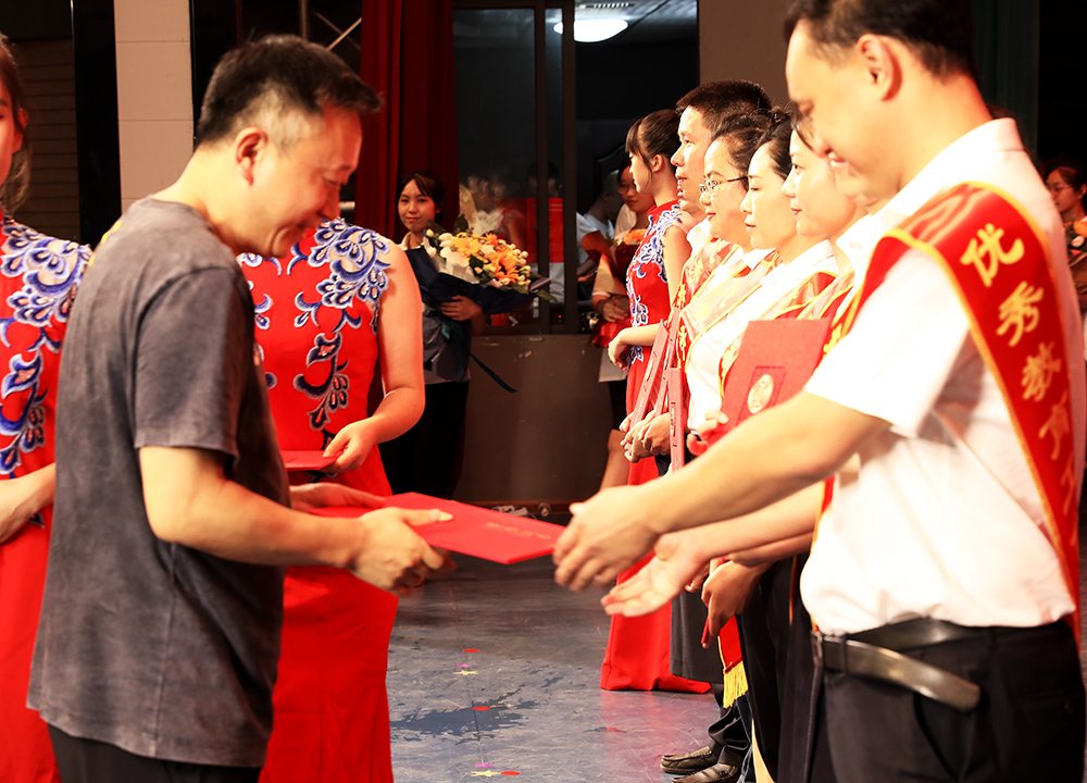 衡陽幼高專舉行慶祝第37個(gè)教師節(jié)表彰大會(huì)