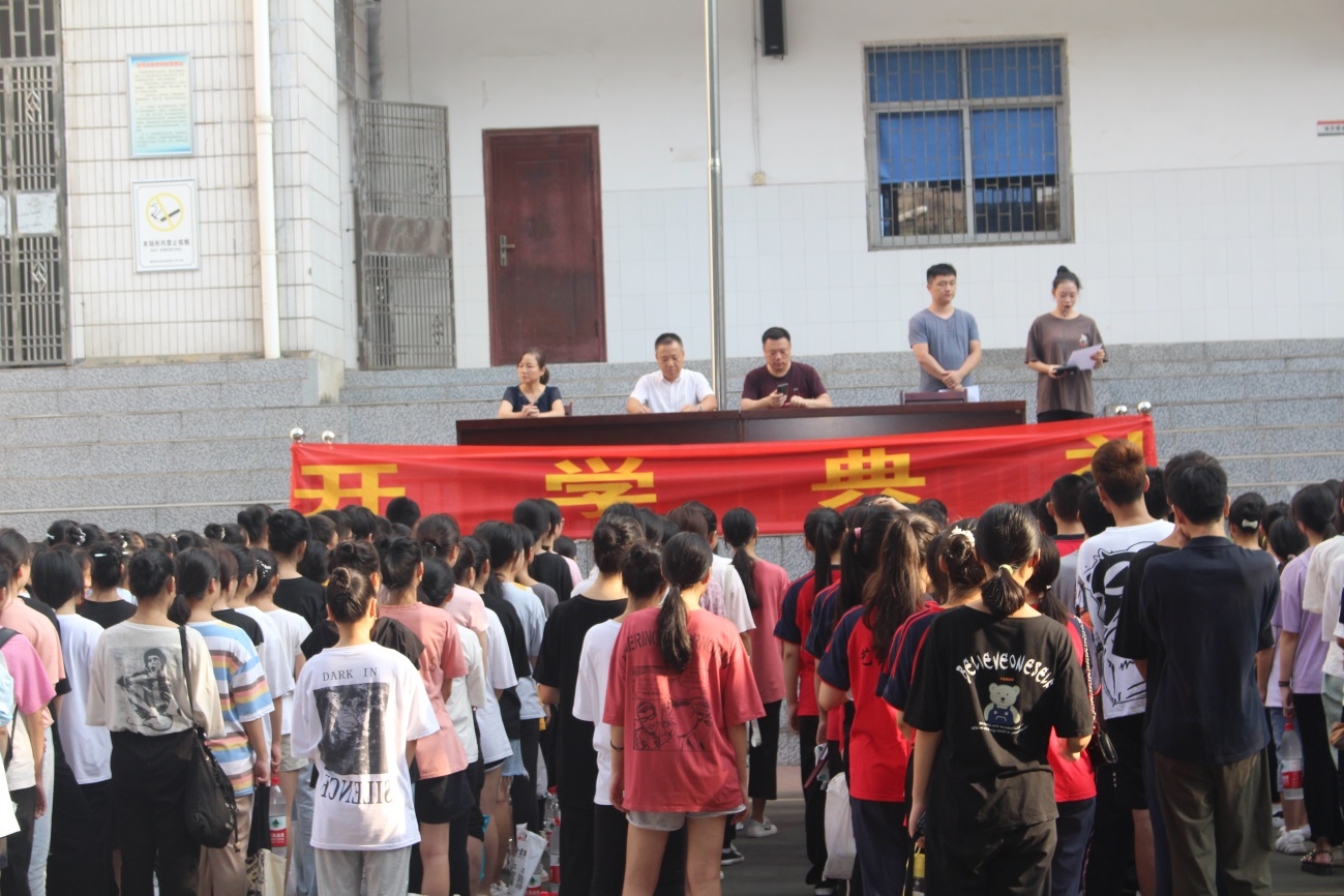 我校附屬藝術(shù)中專舉行2021年秋季開學典禮