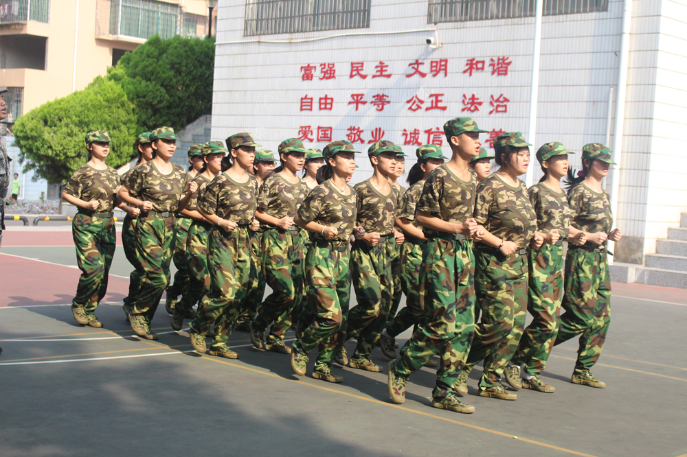 我校附屬藝術(shù)中專2021級新生軍訓圓滿結(jié)束