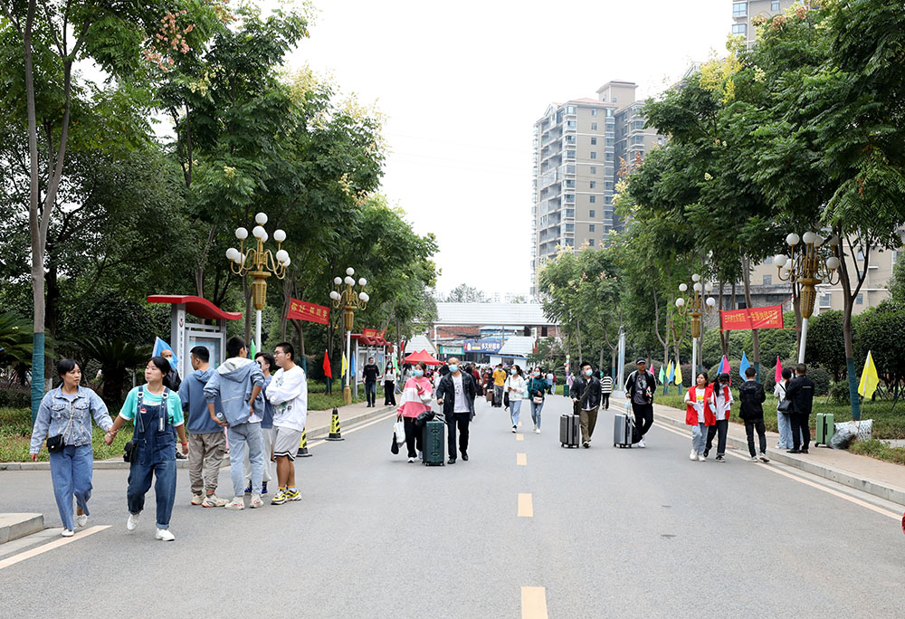 金秋十月，溫情迎新——衡陽幼高專喜迎2021級高招大專新生