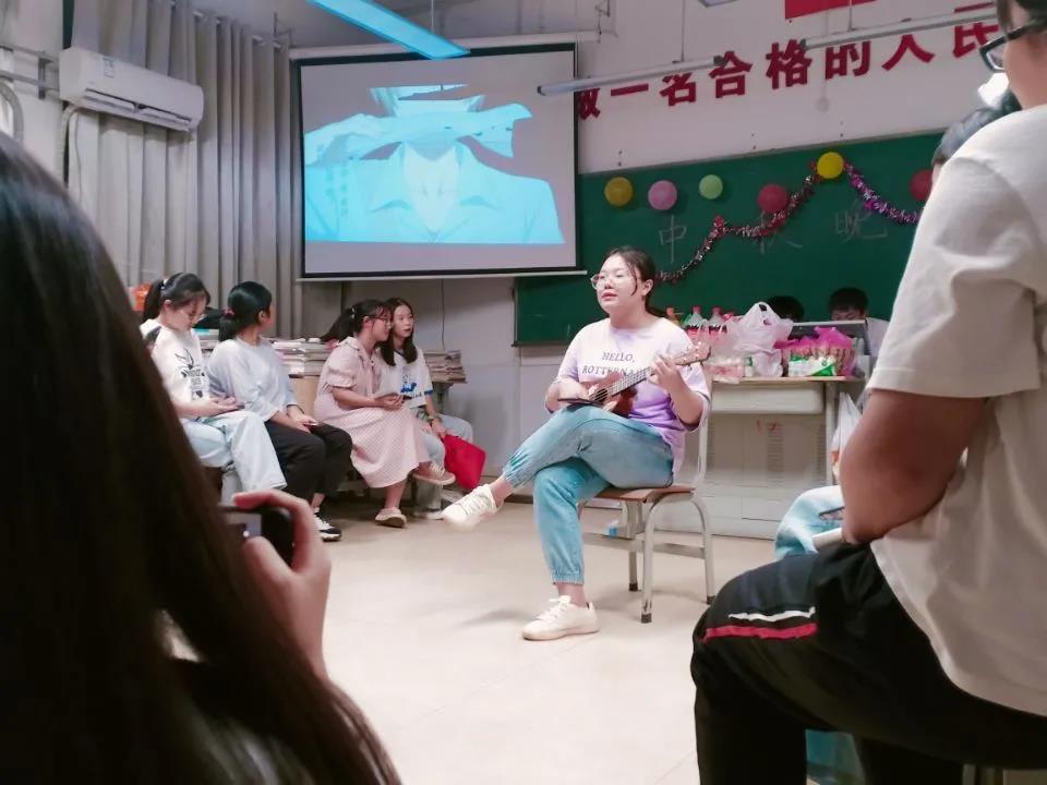 中秋佳節(jié)，師生一起過！