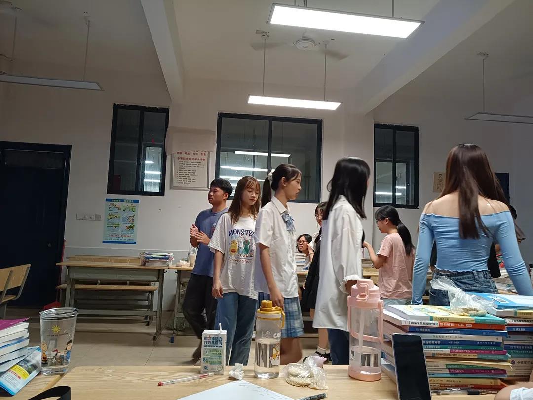 中秋佳節(jié)，師生一起過！