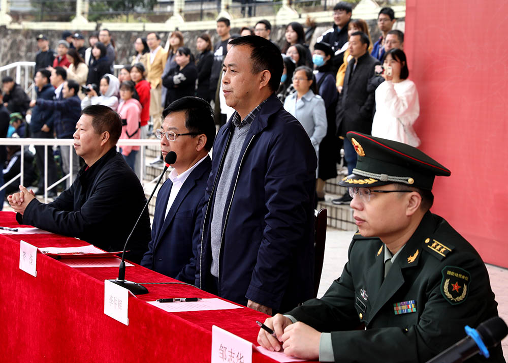 衡陽幼高專舉行2021級(jí)新生軍訓(xùn)匯報(bào)表演暨總結(jié)表彰大會(huì)