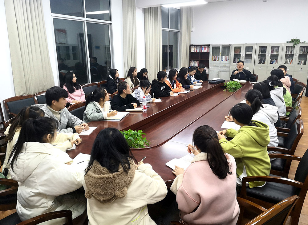 衡陽幼高專召開“我和校長(zhǎng)面對(duì)面”2021級(jí)新生代表座談會(huì)