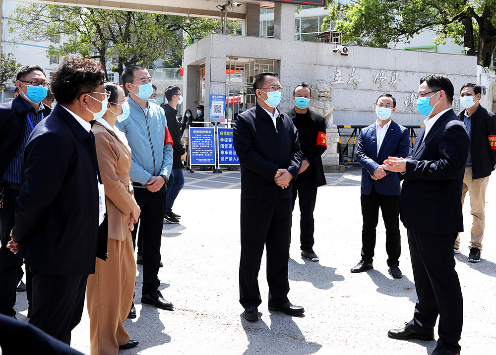 胡志文督導我校疫情防控和平安建設(shè)工作