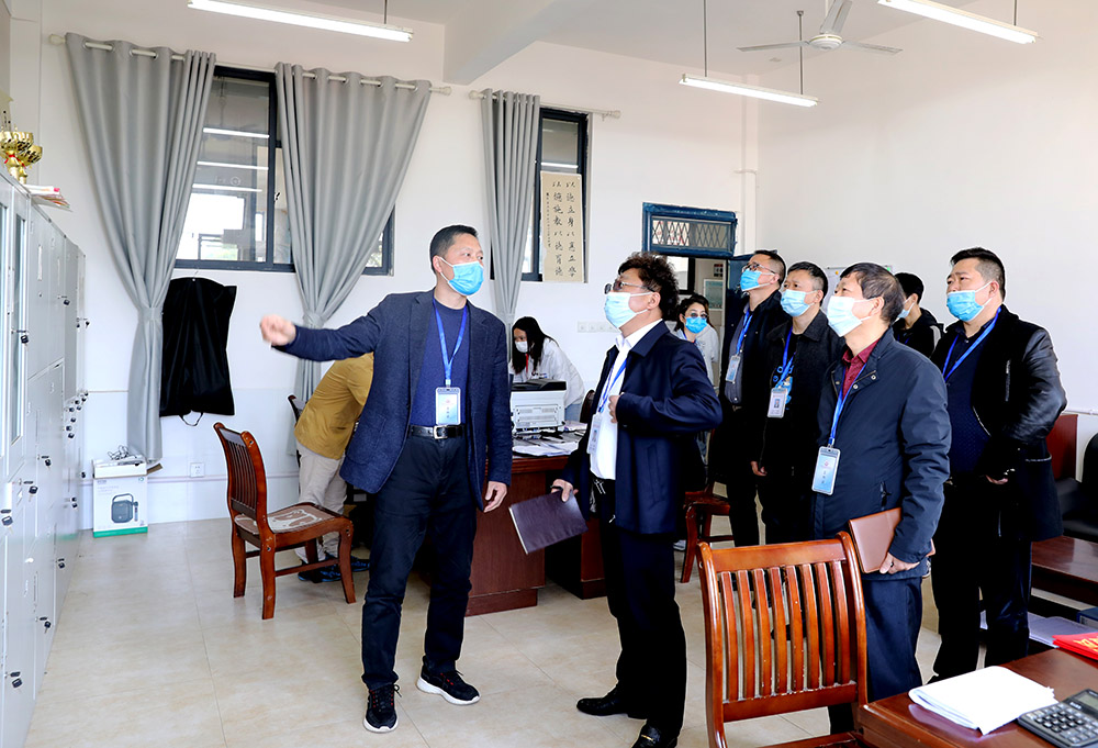 鄧昌大深入各學(xué)院督導(dǎo)教學(xué)工作 鄧昌大深入各學(xué)院督導(dǎo)教學(xué)工作