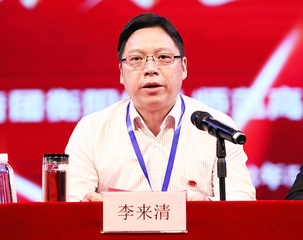 我校舉行 “五?四”表彰暨新團(tuán)員宣誓大會 我校舉行 “五?四”表彰暨新團(tuán)員宣誓大會