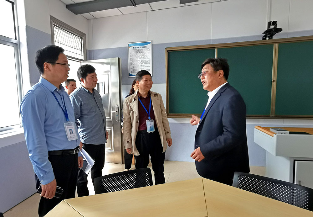 李來清、鄧昌大調(diào)研實訓(xùn)教學(xué)安全工作