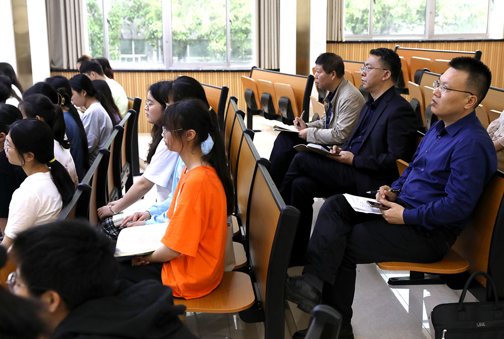 湖南省高校思政課教學(xué)指導(dǎo)委員會專家蒞臨我校指導(dǎo)工作 湖南省高校思政課教學(xué)指導(dǎo)委員會專家蒞臨我校指導(dǎo)工作