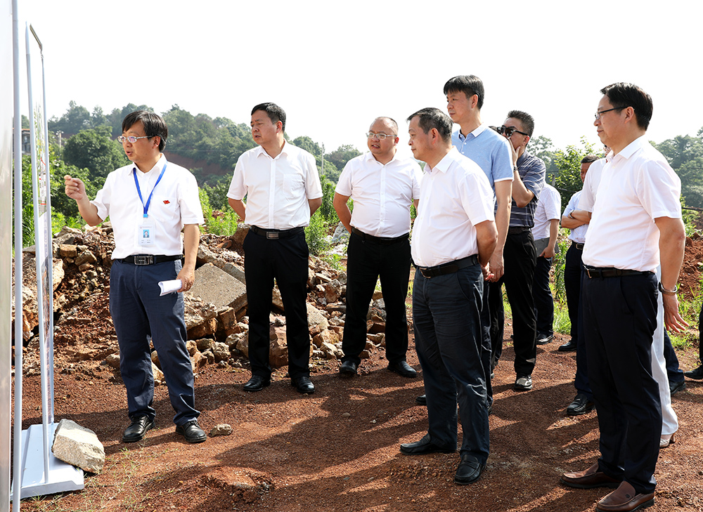 胡緒陽(yáng)調(diào)研我校項(xiàng)目建設(shè)工作 胡緒陽(yáng)調(diào)研我校項(xiàng)目建設(shè)工作