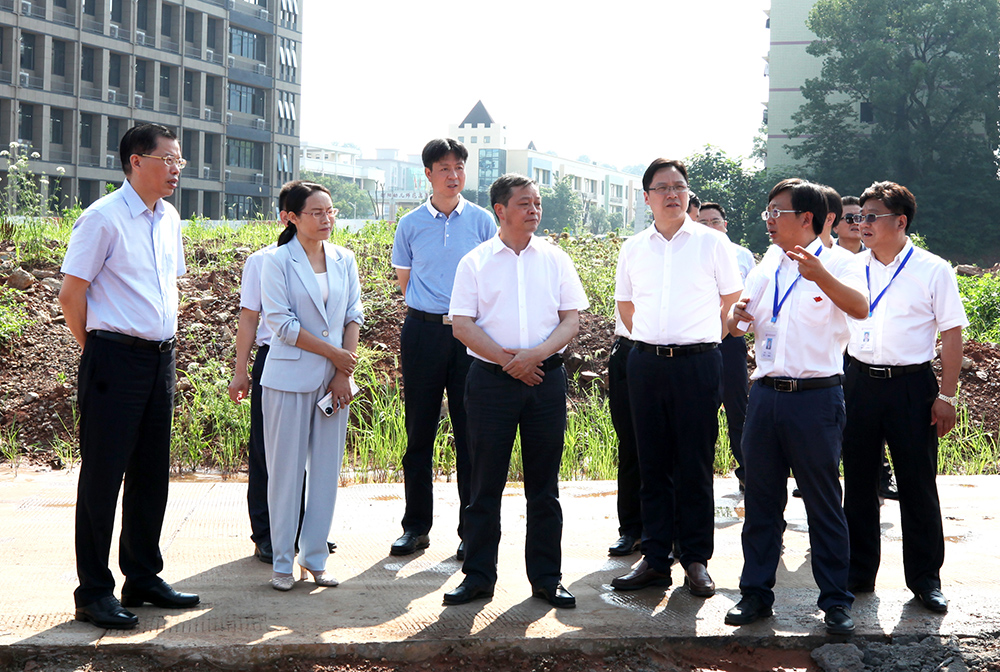 胡緒陽(yáng)調(diào)研我校項(xiàng)目建設(shè)工作 胡緒陽(yáng)調(diào)研我校項(xiàng)目建設(shè)工作