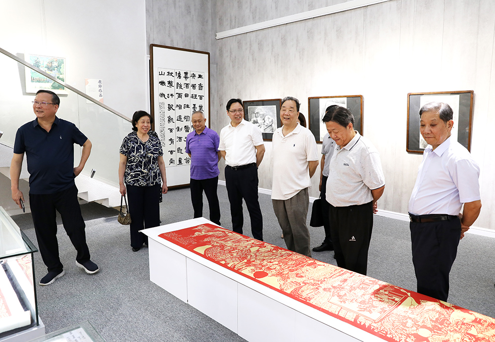 市委黨史聯(lián)絡(luò)組來我?？疾煺{(diào)研