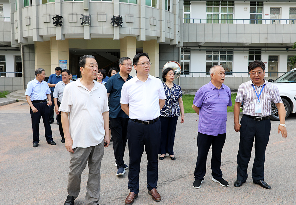 市委黨史聯(lián)絡(luò)組來我?？疾煺{(diào)研