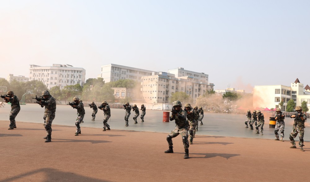 衡陽幼兒師專舉行2022級新生軍訓(xùn)匯報表演暨總結(jié) 表彰大會 衡陽幼兒師專舉行2022級新生軍訓(xùn)匯報表演暨總結(jié) 表彰大會