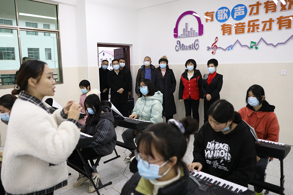 衡陽(yáng)幼兒師范高等專(zhuān)科學(xué)校積極開(kāi)展“百千萬(wàn)‘藝術(shù)童伴’——留守兒童關(guān)愛(ài)工程”支教幫扶活動(dòng)