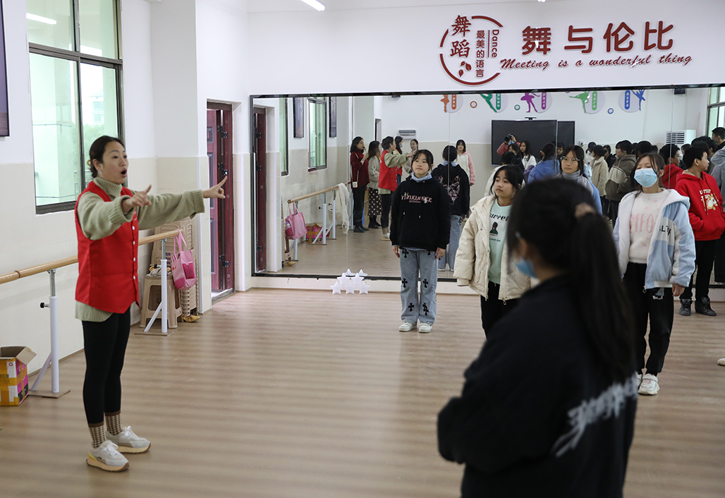 衡陽幼兒師范高等?？茖W校積極開展“百千萬‘藝術童伴’——留守兒童關愛工程”支教幫扶活動