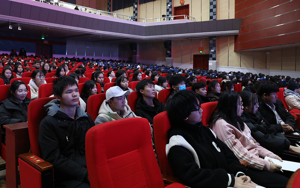 后疫情時代，為健康護航 ——校黨委書記李來清講授“開學第一課”