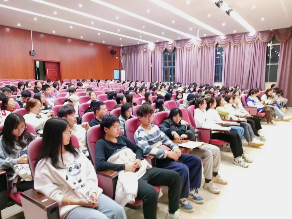 大國良師，卓越小教 ——衡陽幼兒師范高等?？茖W(xué)校小學(xué)教育系加強(qiáng)學(xué)生干部隊(duì)伍建設(shè)