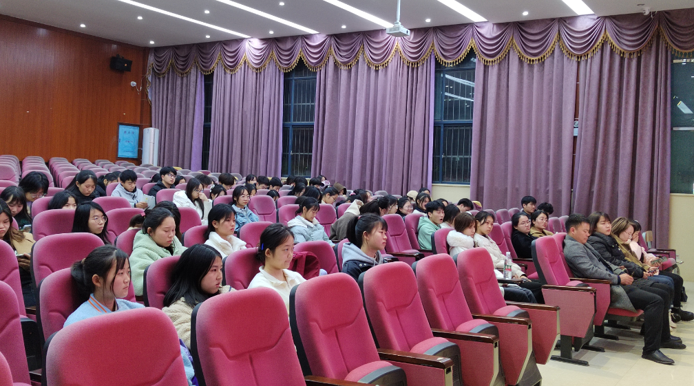 我校舉行大學(xué)生SYB創(chuàng)業(yè)培訓(xùn)開班儀式 我校舉行大學(xué)生SYB創(chuàng)業(yè)培訓(xùn)開班儀式