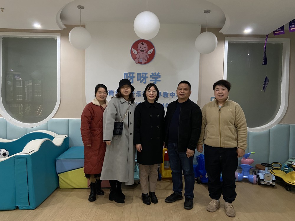 我?，F(xiàn)代服務(wù)與管理系深入托育機(jī)構(gòu)走訪調(diào)研