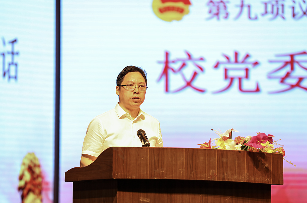 衡陽幼兒師專舉行“五四”表彰大會暨新團(tuán)員宣誓儀式