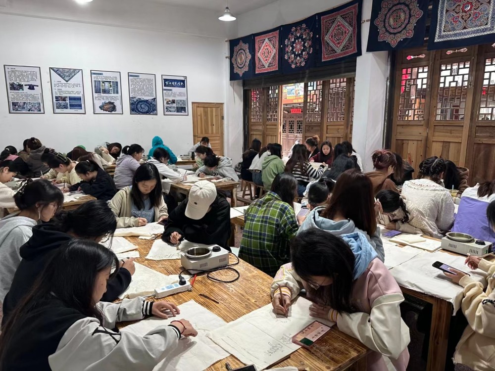 寫意湘西，紅色記憶丨2023年藝術(shù)系湘西寫生采風(fēng)側(cè)記