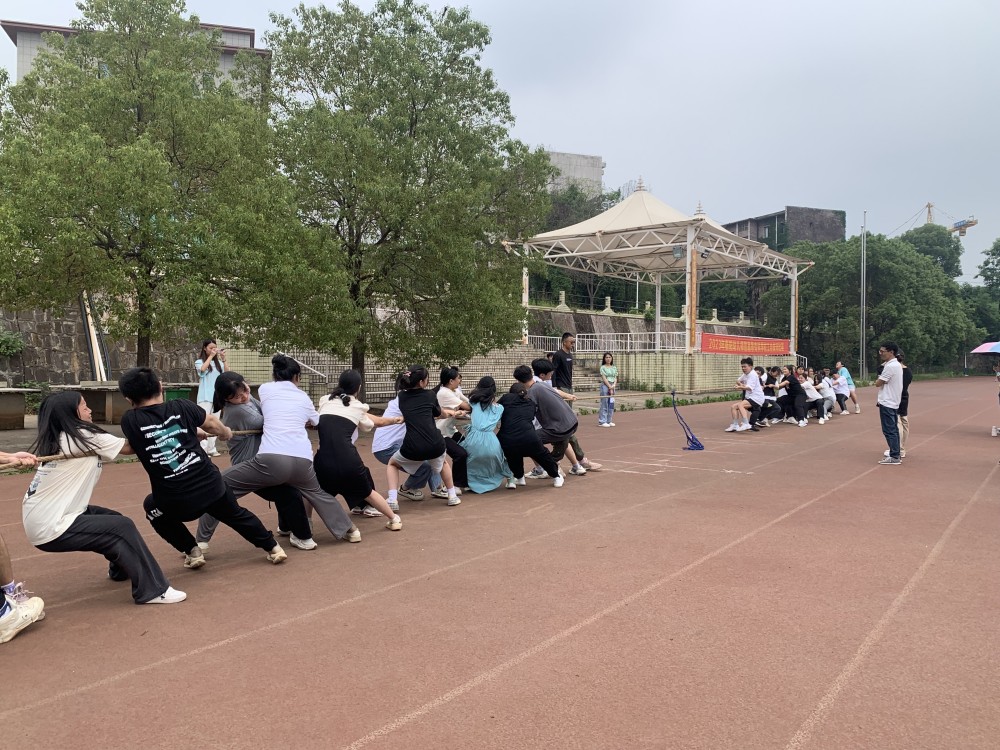 凝神聚力 拔出精彩—— 數(shù)學(xué)與現(xiàn)代信息技術(shù)系舉行拔河比賽 凝神聚力 拔出精彩—— 數(shù)學(xué)與現(xiàn)代信息技術(shù)系舉行拔河比賽