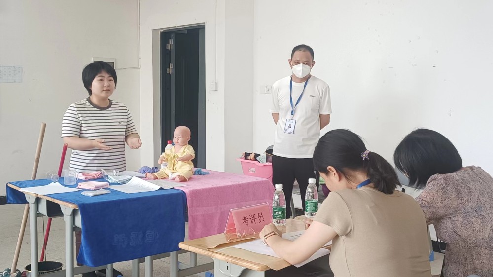 我校育嬰員、保育師職業(yè)技能等級(jí)認(rèn)定考試順利舉行