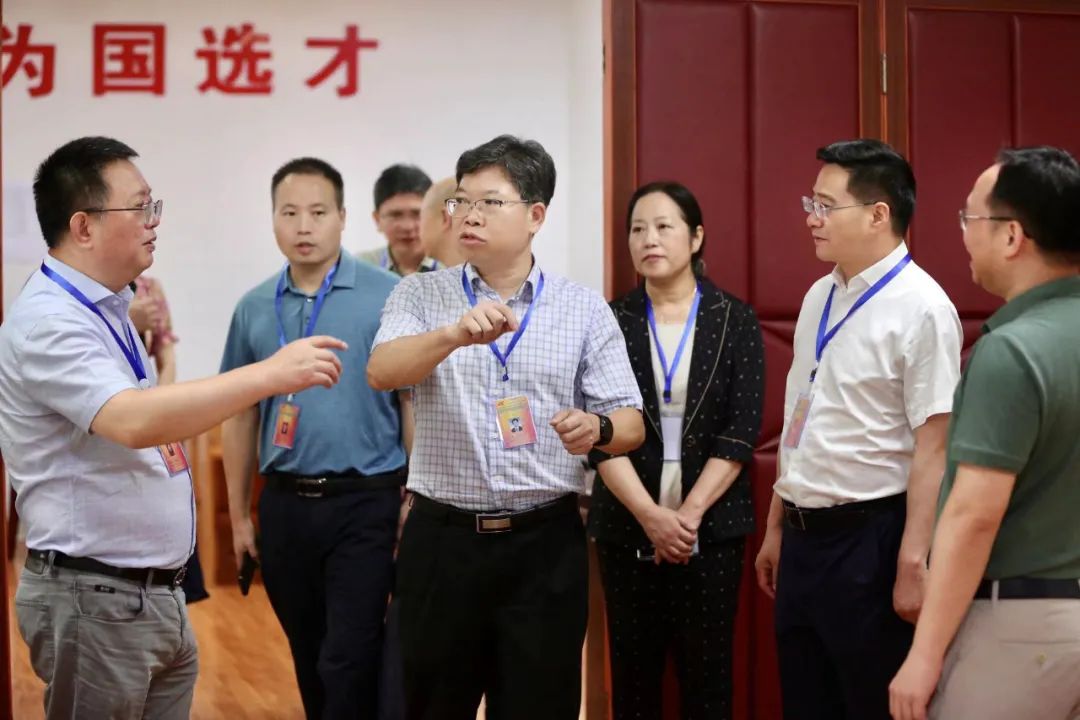 曾市南在檢查2023年普通高校招生錄取工作時(shí)強(qiáng)調(diào)：精心做好2023年普通高校招生錄取工作，切實(shí)把社會(huì)對(duì)高考的關(guān)注度變成贊譽(yù)度